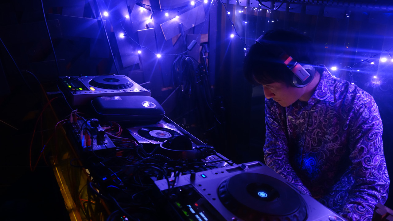 Aradığınız şey kültür şoku olabilir mi?: DJ MOPPY profile